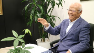 最期に笑顔で語る藤井理事長